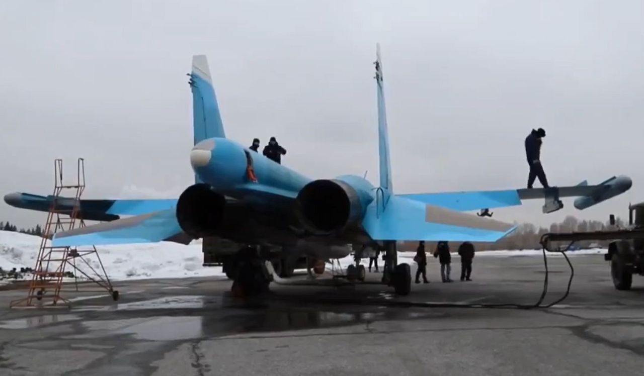 Rosjanie przygotowujący Su-34
