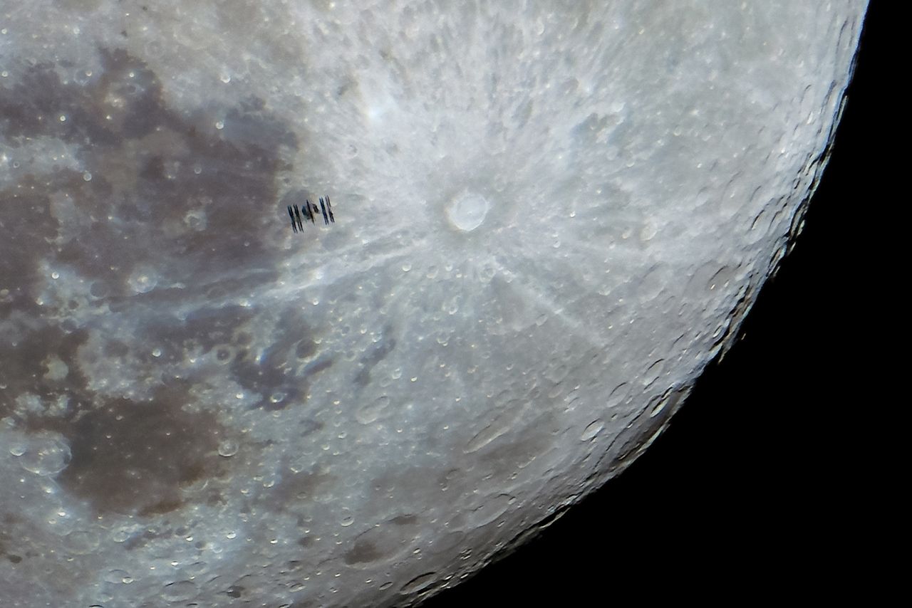 The International Space Station (ISS) photographed against the full moon (Photo: Yunus Turkyilmaz/Anadolu via Getty Images)