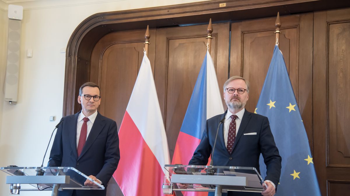 Na zdjęciu premier Mateusz Morawiecki i premier Petr Fiala na wspólnej konferencji prasowej