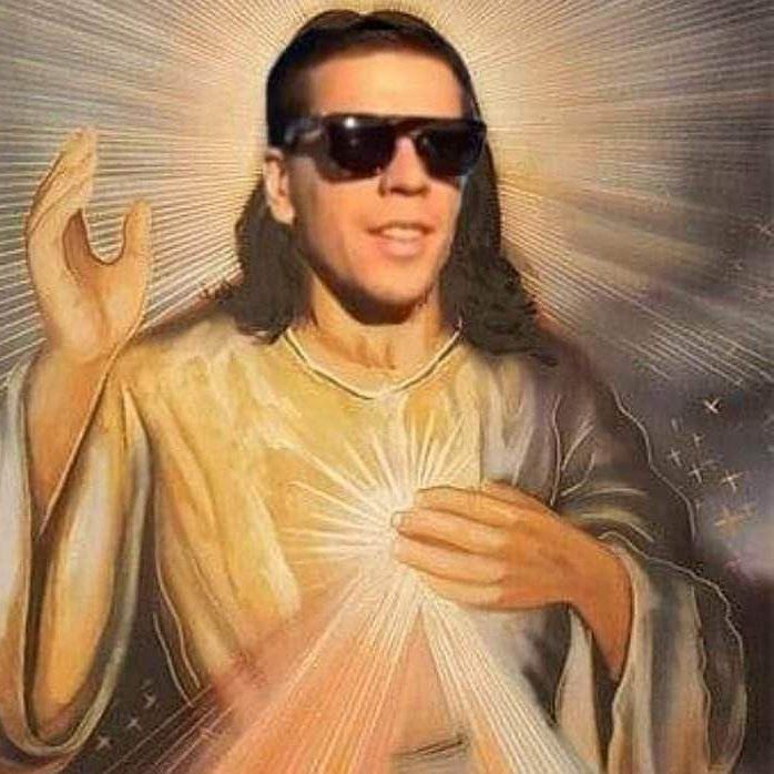 Memy z Wojciechem Szczęsnym po wygranej Polski (Instagram)