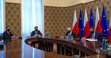 Koronawirus. Polska. Artur Dziambor do Michała Dworczyka: jak uzyskać zwolnienie z kwarantanny?