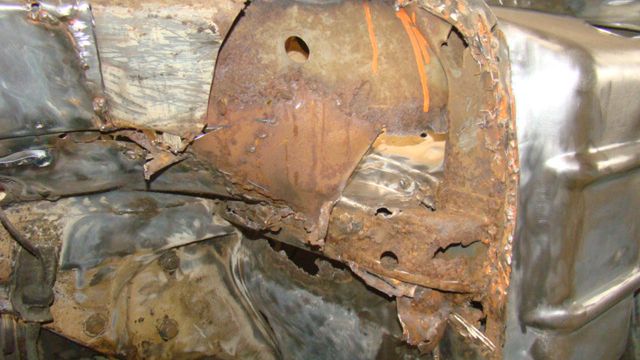 Mercedes 107 - podłoga, ściana grodziowa, fartuch i nadkole