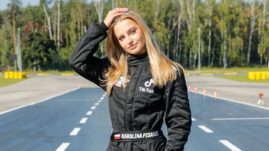 Karolina Pisarek pozuje z ukochanym.