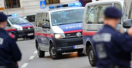Z rąk do rąk. Mąż odurzał, inni gwałcili. Druga Pelicot w Austrii
