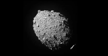 Konsekwencje uderzenia sondy DART w asteroidę. Odłamki mogą dotrzeć do Ziemi