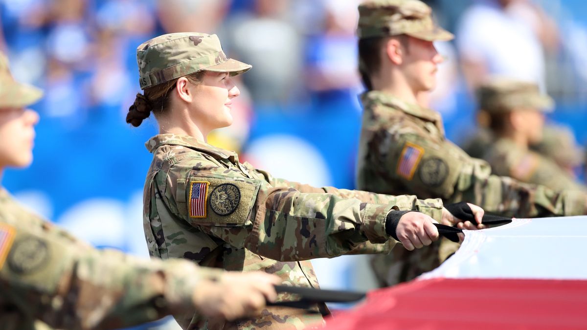 LEXINGTON, KY - SEPTEMBER 17: A U.S. Army soldier holds the American Flag before a game between the Youngstown State Penguins and Kentucky Wildcats on September 17, 2022, at Kroger Field in Lexington, KY. (Photo by Jeff Moreland/Icon Sportswire via Getty Images)