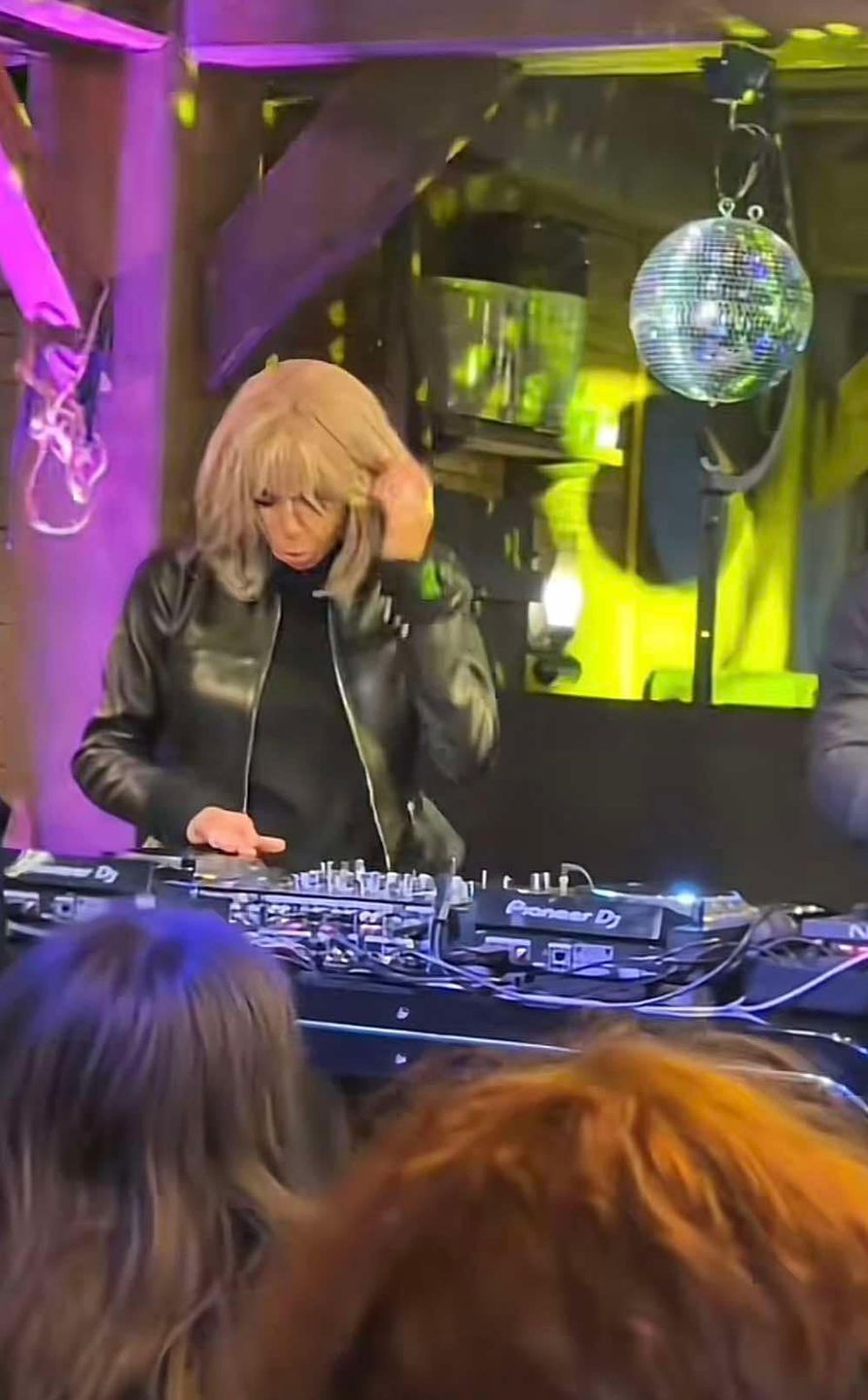 71-letnia Brigitte Macron wywija na parkiecie 