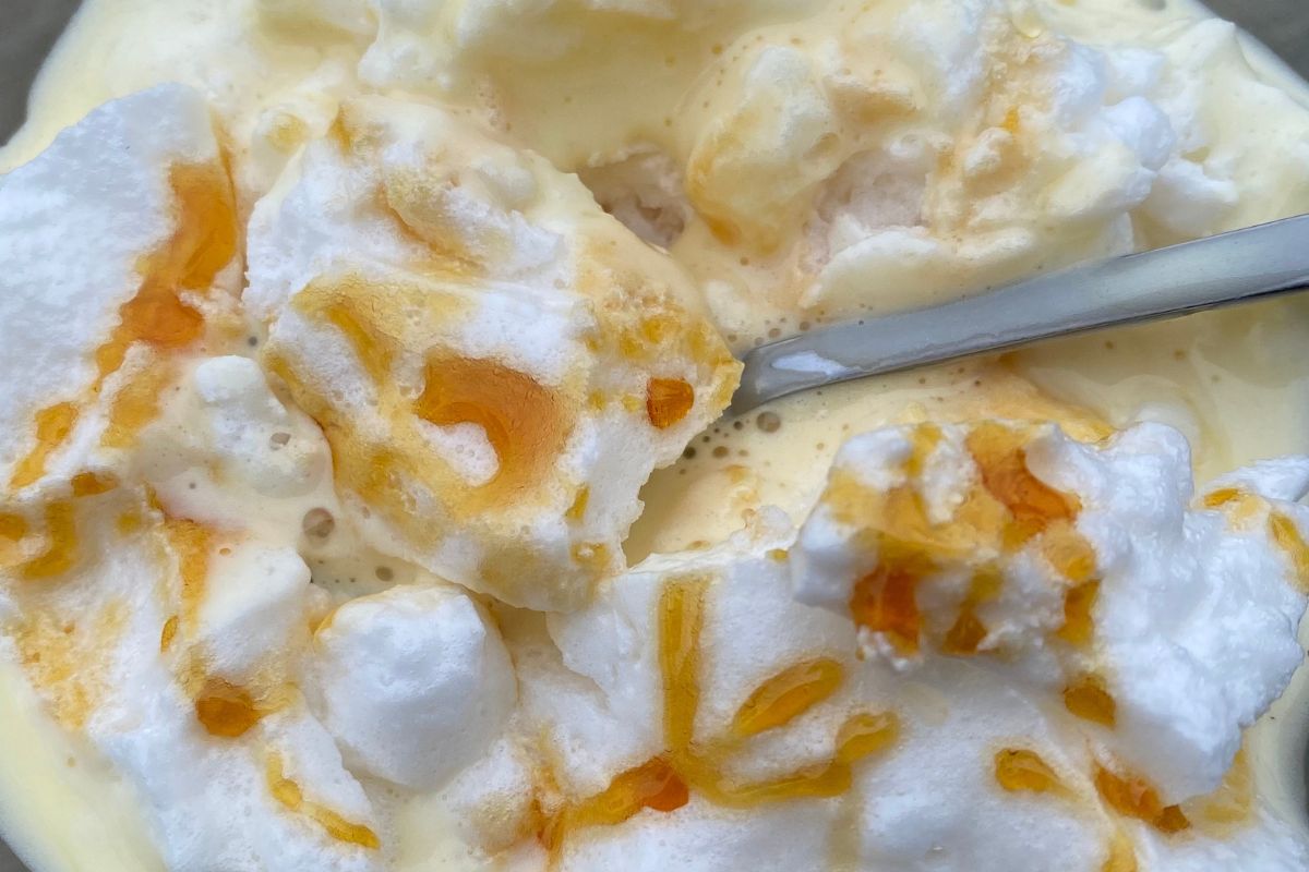 Masz w lodówce jajka i mleko? Przygotuj legendarny deser z PRL-u