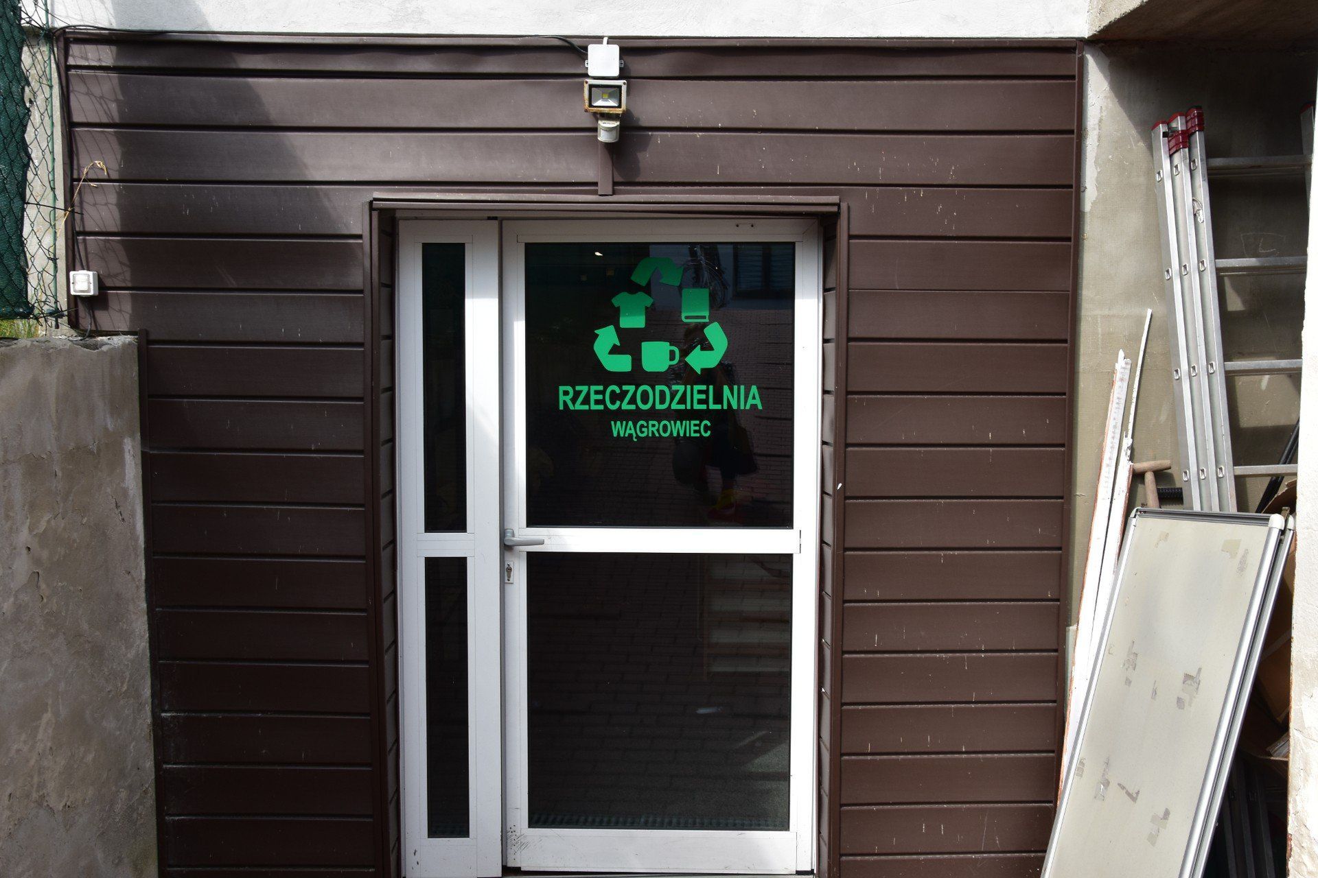 Rezczodzielnia mieści się w przydomowej piwniczce