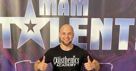 Niesamowita metamorfoza uczestnika "Mam talent". Ale kaloryfer!