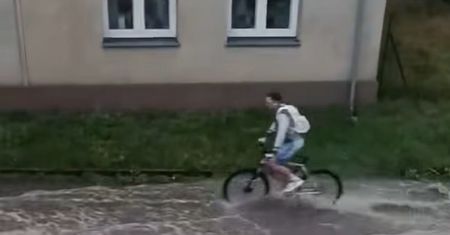 Efekty nawałnicy nad Gdańskiem. "Zobaczyłem lejące się z nieba strugi"