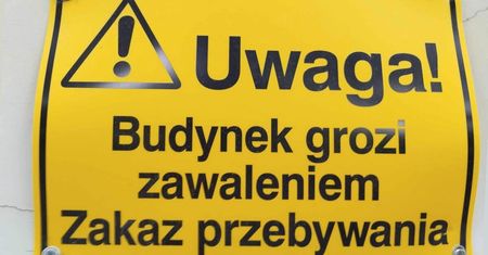 Eksplozja rozerwała ścianę budynku. W bloku powstała dziura
