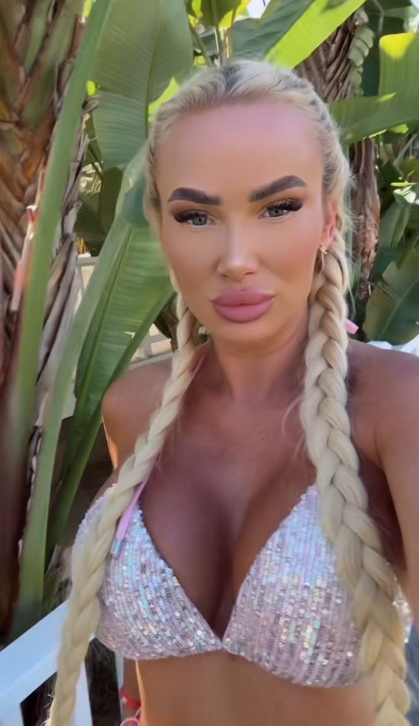 Izabela Macudzińska paraduje w cekinowym bikini