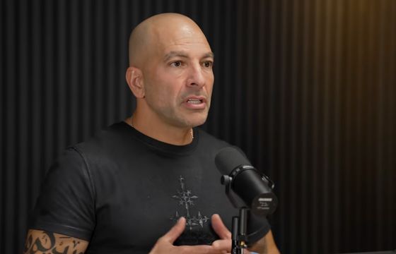 Stacja CBS zrezygnuje ze współpracy z komentatorem. W tle afera Epsteina