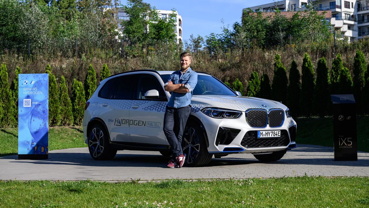 Pierwsza jazda wodorowym BMW iX5 Hydrogen – ma być uzupełnieniem, nie alternatywą