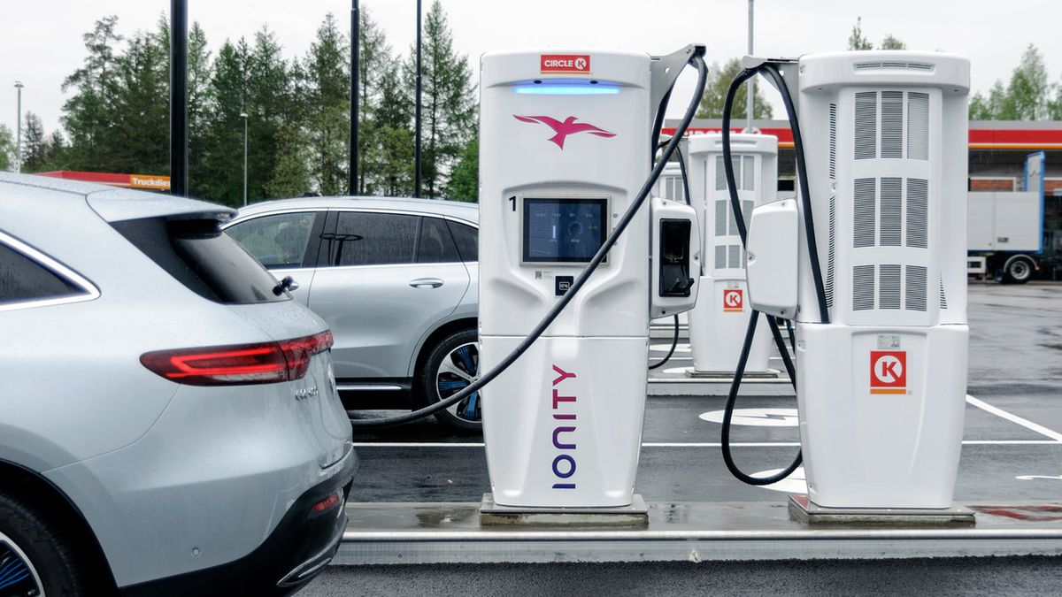 W Niemczech wciąż przybywa aut elektrycznych