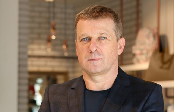 Cena w debiucie giełdowym Answear.com o 31,5 proc. niższa od maksymalnej, MCI sprzeda mniej akcji