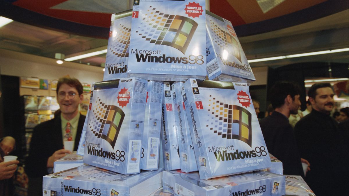 Lancement du nouveau logiciel de Microsoft, le Windows 98, le 7 juillet 1998, à Paris. (Photo by Jeremy Bembaron/Sygma/Sygma via Getty Images)