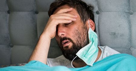 Podstępny nowotwór. Gdy rak jelita grubego atakuje, może pojawić się ten objaw