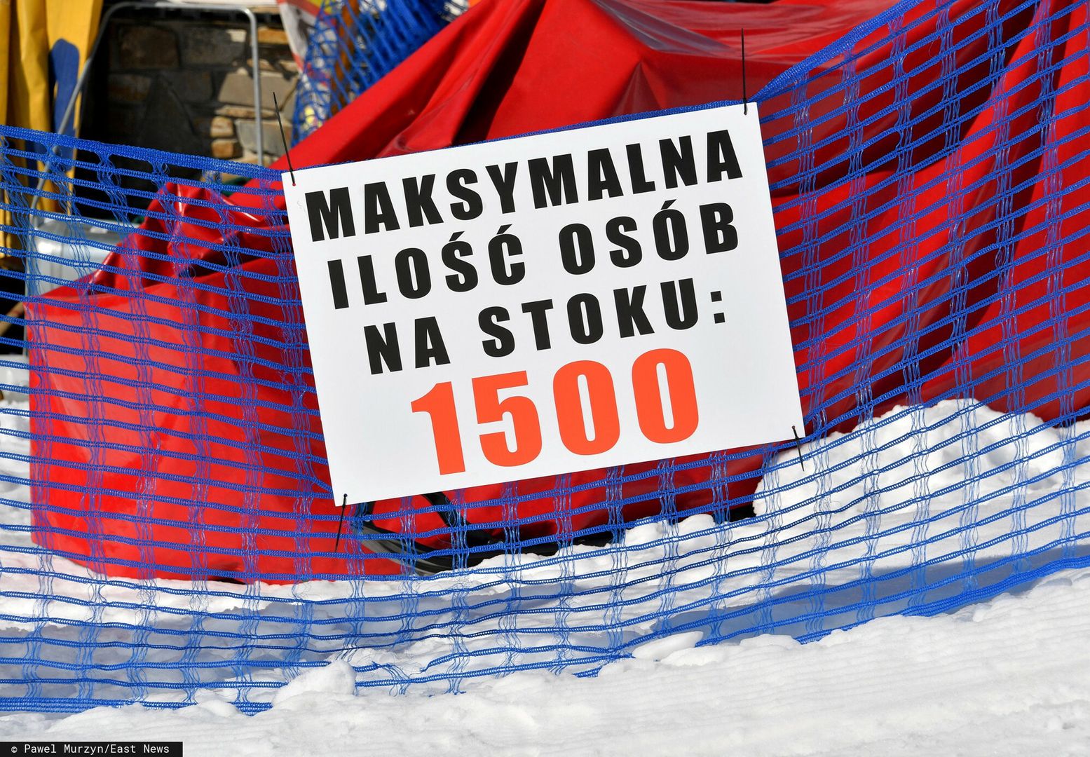 Koronawirus. Dwa tygodnie po szturmie  narciarzy zimowy kurort zmaga się z falą zakażeń