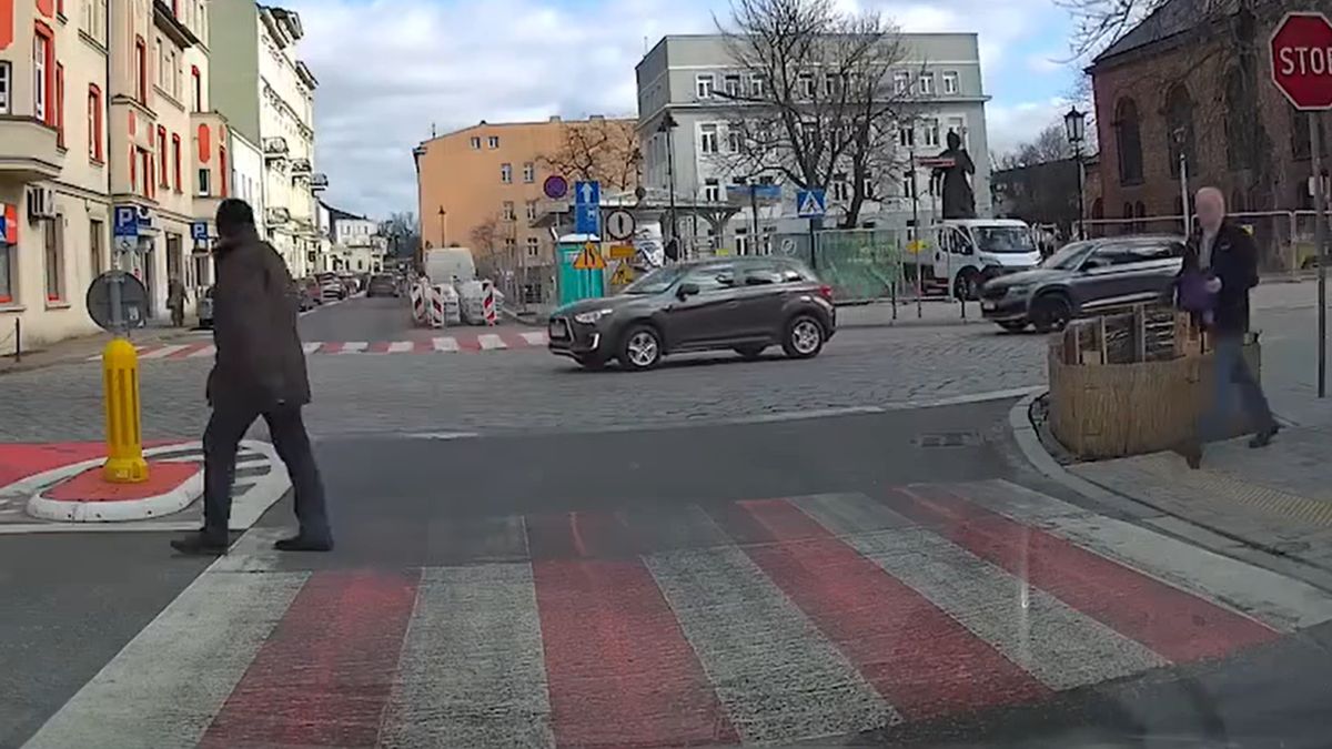 Kierowca wjechał na kontrapas rowerowy.