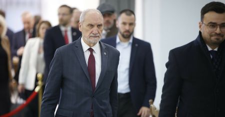 Koniec Macierewicza w MON. "Pomieszczenia zaplombowane"