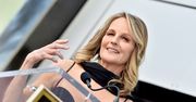 Helen Hunt surfuje w bikini. Uczy kobiety, by przestały wpadać w obsesję piękna