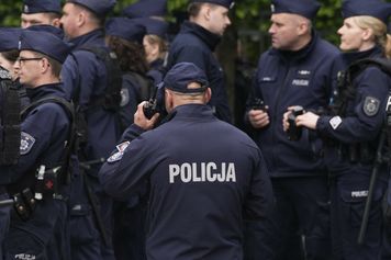 Specjalne komunikaty policji i MSWiA ws. szkół