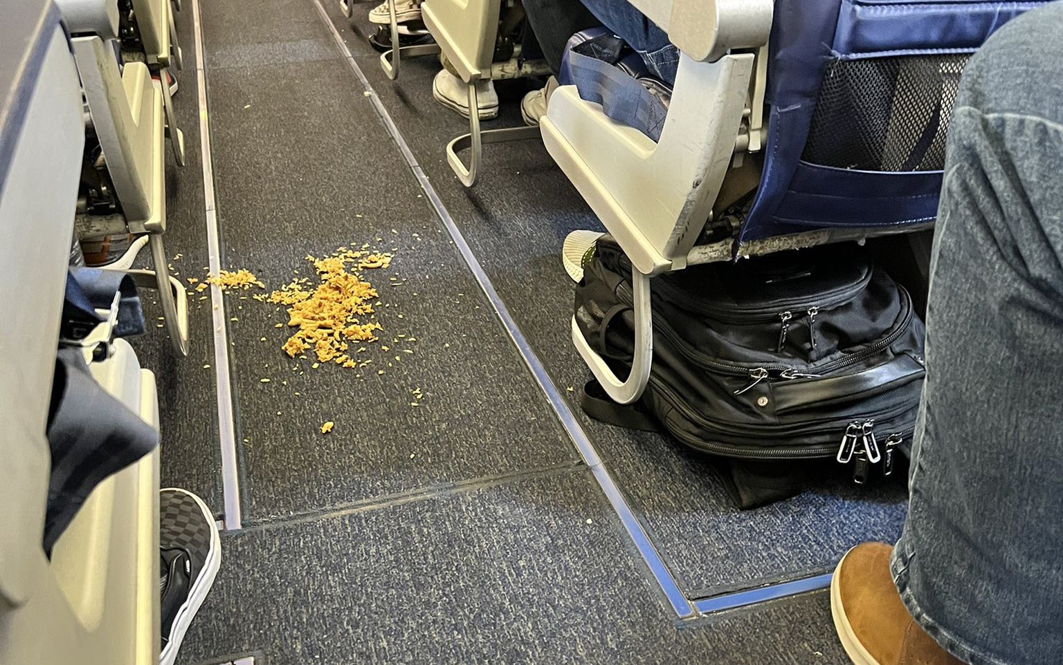 Stewardesa się zemściła. Nikt z pasażerów nie chciał się do tego przyznać