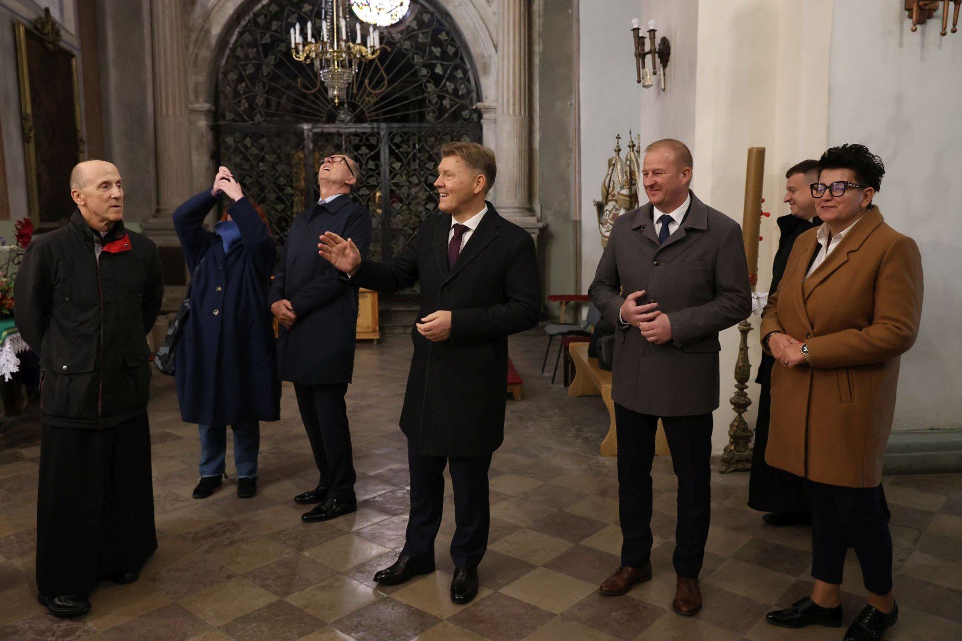Uroczystość związana z oficjalną prezentacją prezbiterium po remoncie konserwatorskim odbyła się w poniedziałek.