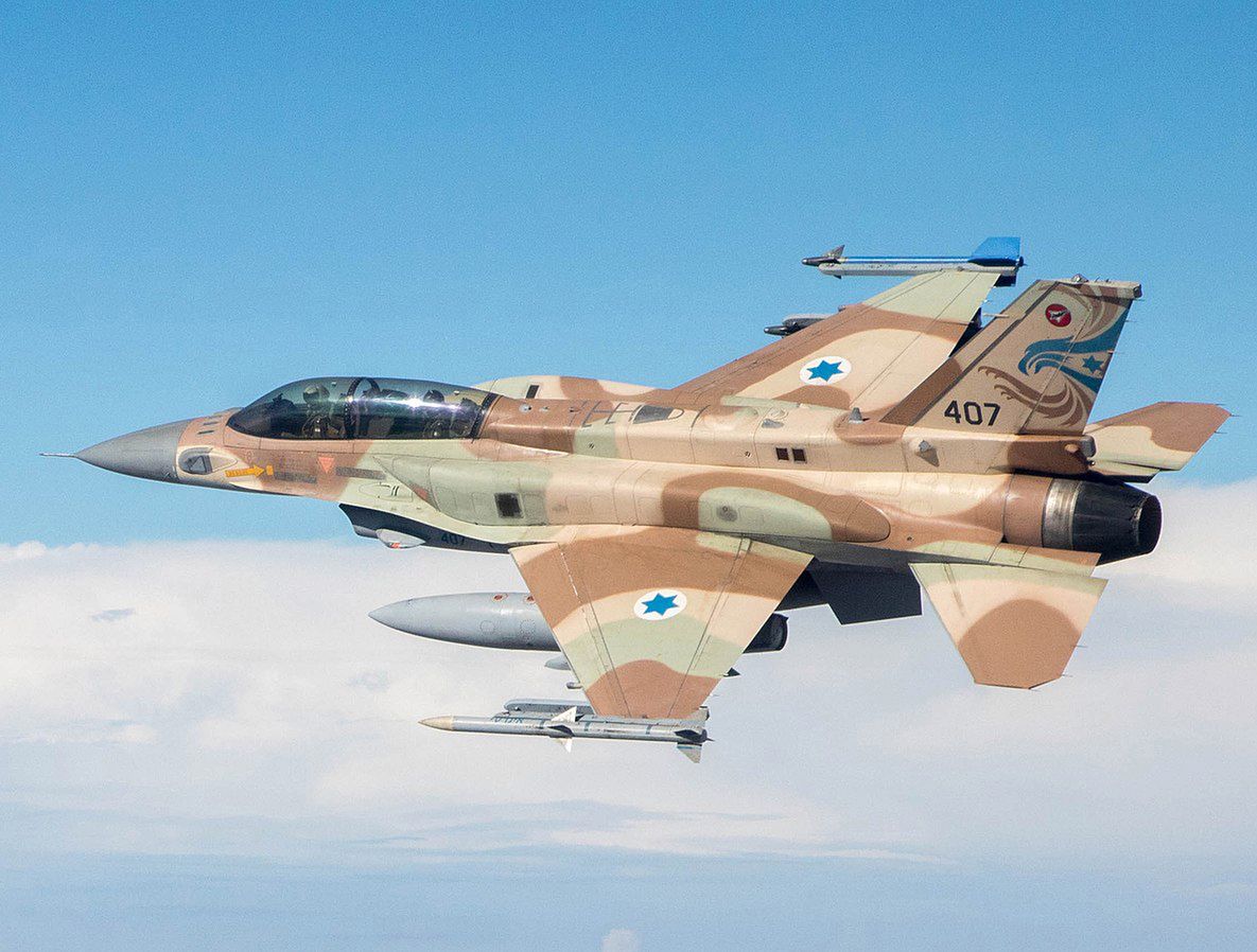 F-16I Sufa izraelskiego lotnictwa (model późniejszy od użytych w nalocie na reaktor)