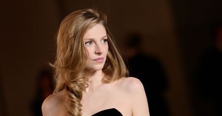 "Uwielbiam to". Hunter Schafer ujawnia, że przeszła operację korekty płci