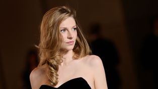 "Uwielbiam to". Hunter Schafer ujawnia, że przeszła operację korekty płci