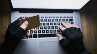 Uwaga na fałszywe oferty pracy. Etatu nie znajdziesz, a wyczyszczą Ci konto