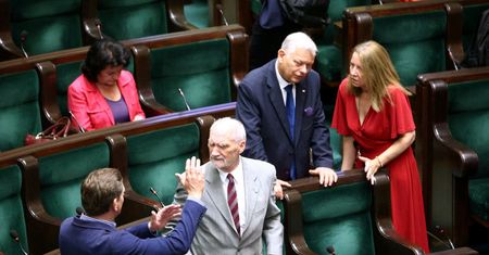 4 tys. zł "kieszonkowego" dla posłów. "Tego nikt nie kontroluje"
