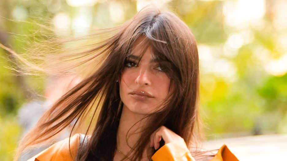 Emily Ratajkowski stawia na mocne kolory