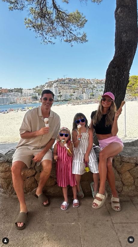 Anna Lewandowska z córkami