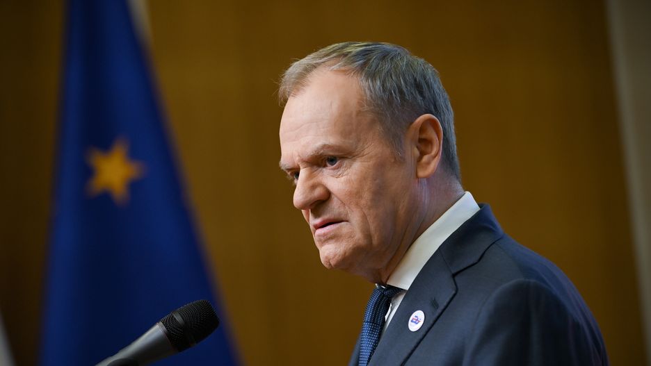 Bruksela, Belgia, 20.12.2024. Premier Donald Tusk podczas oświadczenia dla mediów w siedzibie Stałego Przedstawicielstwa RP przy Unii Europejskiej w Brukseli, 20 bm. Premier wziął udział w posiedzeniu Rady Europejskiej z udz. prezydenta Ukrainy. (jm) PAP/Marcin Obara