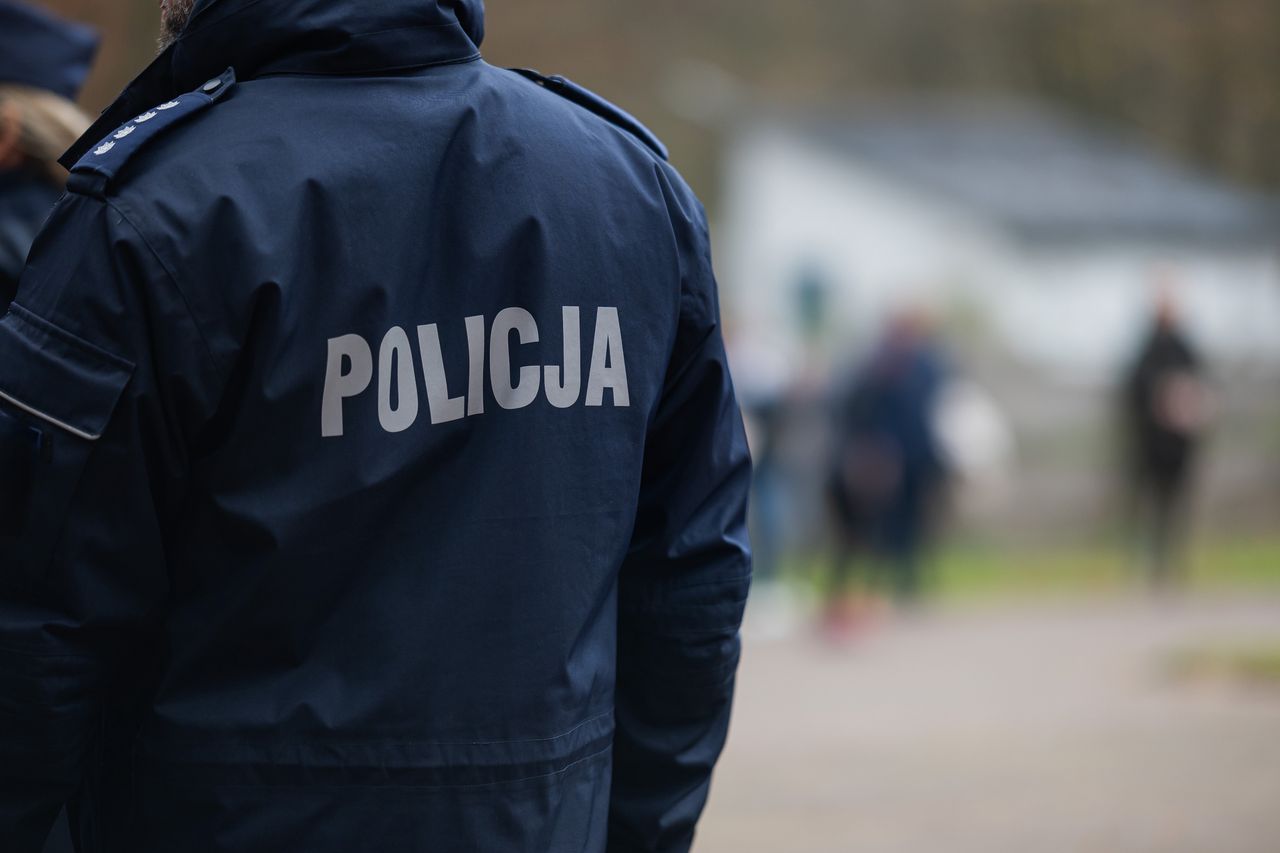 Jugowice: Policjant rozmawiał o bezpieczeństwie z uczniami szkoły