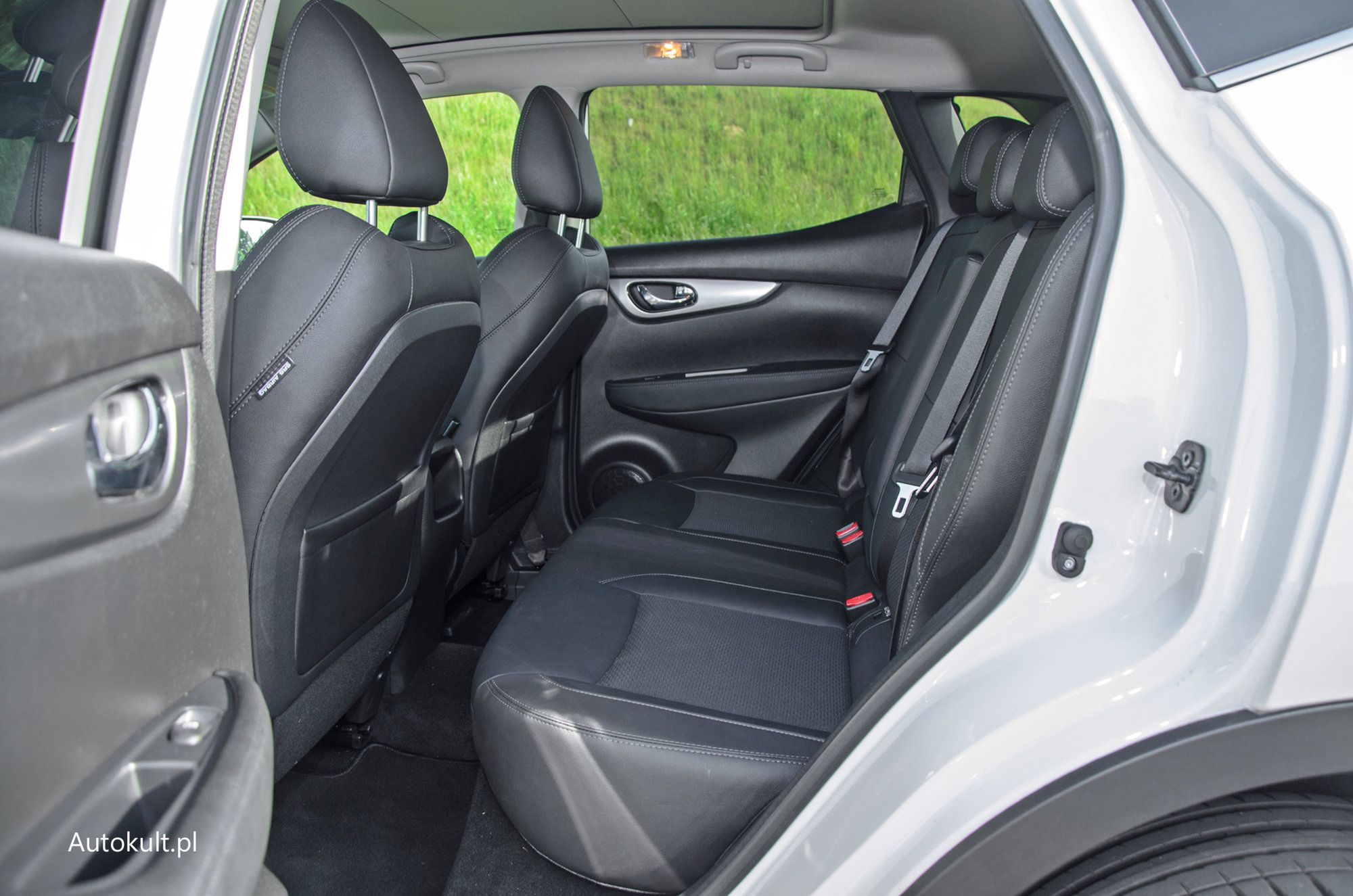 Qashqai II oferuje sporo miejsca w kabinie