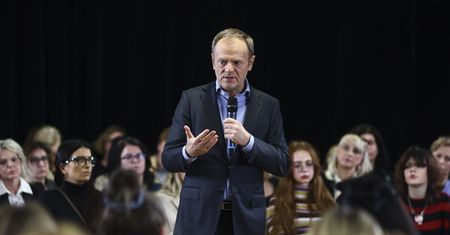 Spór o "babciowe" Tuska. Eksperci oceniają najnowszą propozycję PO