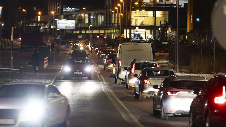 Polacy chcą  zwrotu kosztów paliwa i transportu publicznego