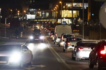 Korki utrudniają dojazd do pracy. Polacy chcą rekompensaty od pracodawców