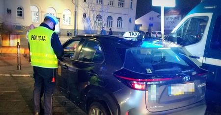 Policja i inspektorzy ITD kontrolowali taksówki na aplikację, posypały się mandaty. Brak badań technicznych i wyposażenia