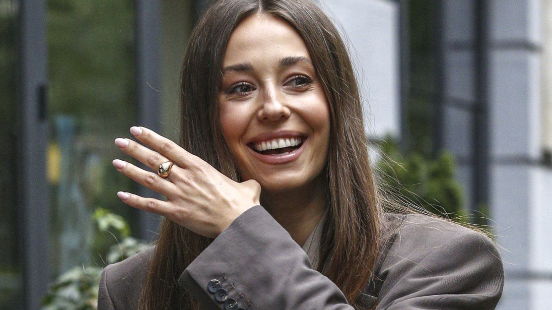 Izabella Krzan wybiera modne kurtki na jesień