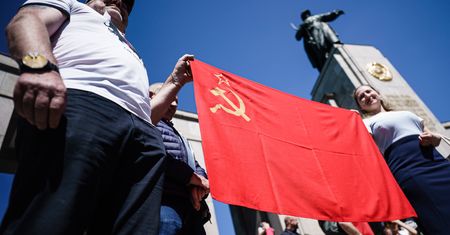 Media: w Berlinie ukraińskie barwy zabronione, sowieckie koszulki tolerowane
