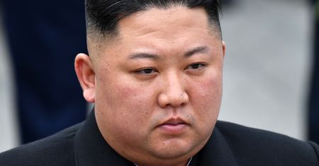 Kulisy władzy najbardziej tajemniczego tyrana. Kim Dzong Un i jego niezwykła kariera