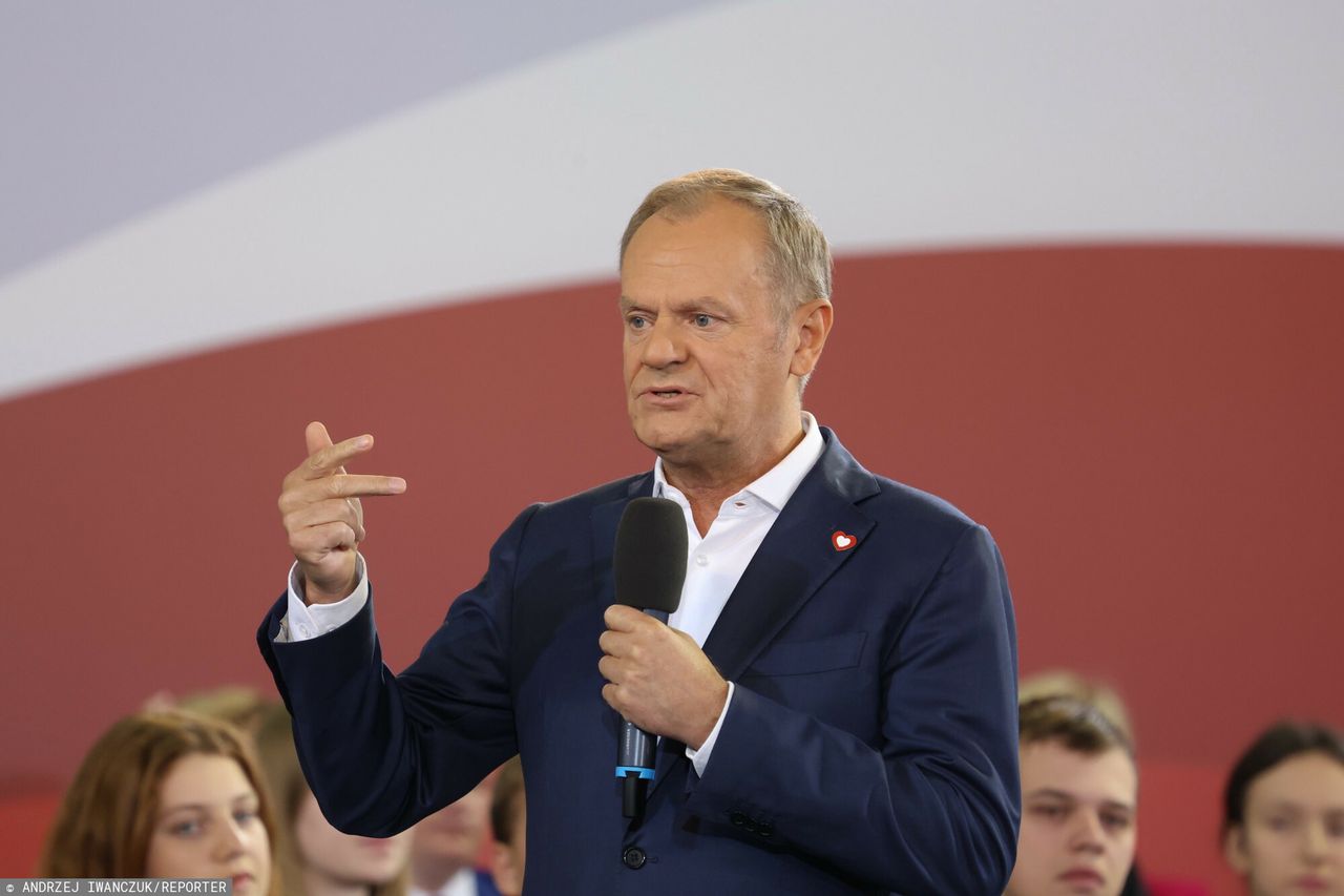 "Nauczyciele nie są szczęśliwi". Tusk dosadnie o podwyżkach