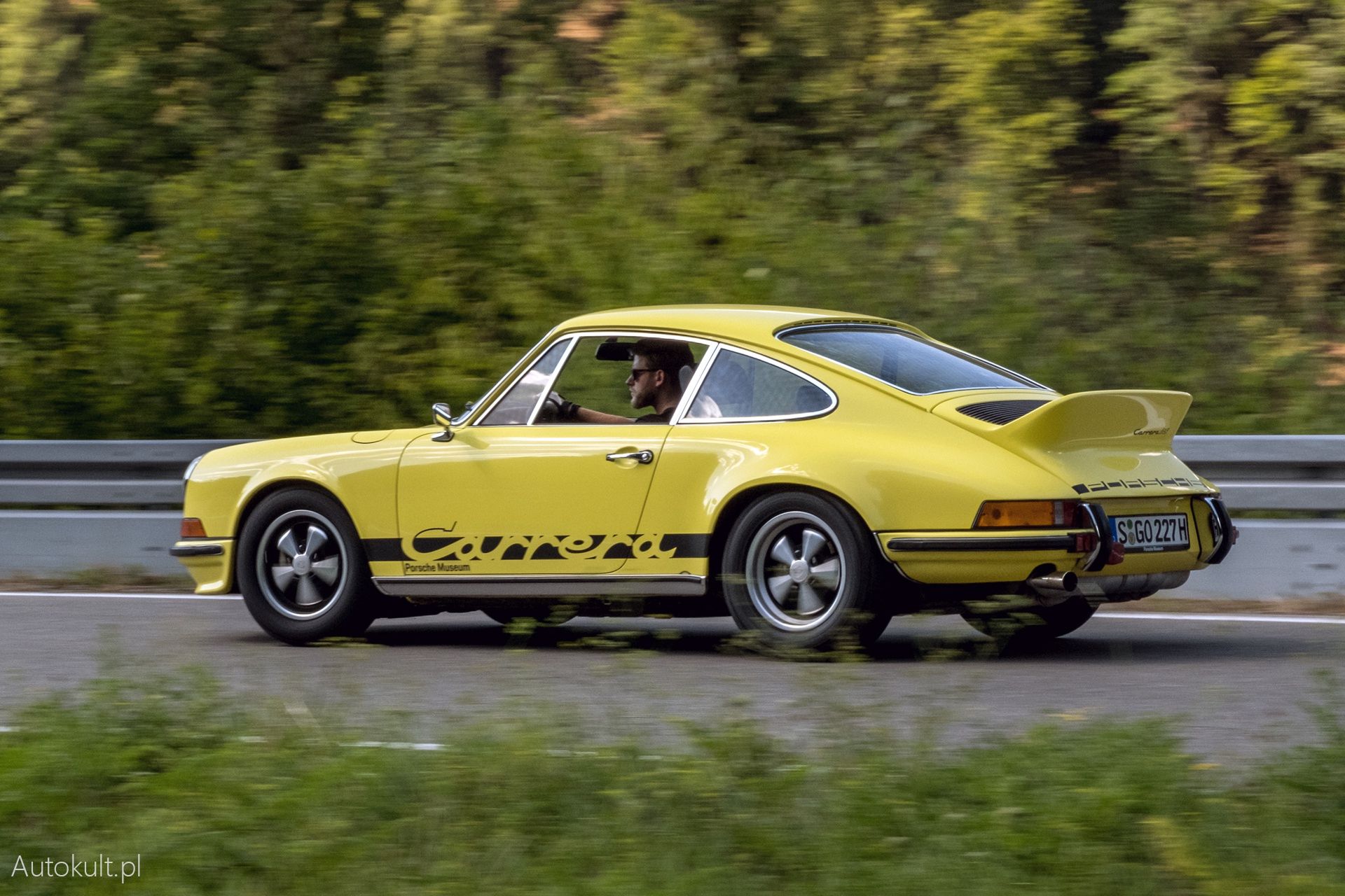 Porsche 911 GT3 Touring vs Porsche 911 Carrera RS 2.7