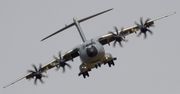 Maszyna RAF usiadła na plaży. Udane lądowanie i start Airbusa A400M Atlas